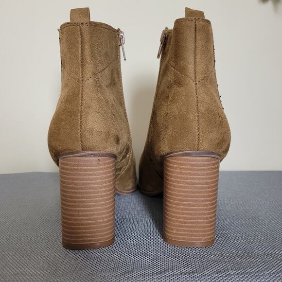 NWOT/Box Indigo Rd. Size 9M Suede Ankle Bootie Tan/Brown Block Heel - Picture 5 of 14
